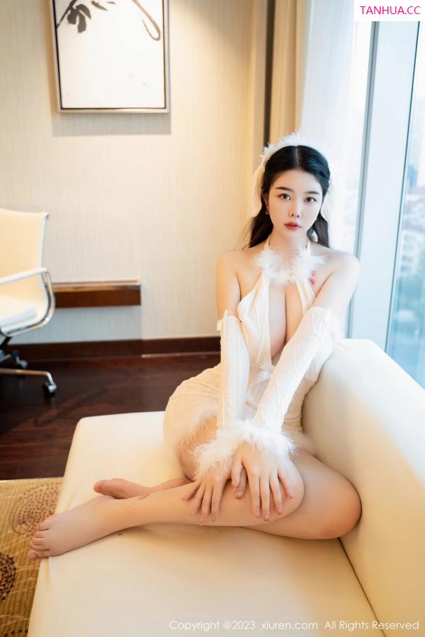   [XiuRen]高清写真图 2023.08.02 No.7172 樱桃小犊子 丰腴美臀第22张图片
